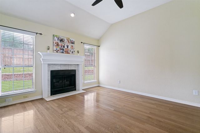 5217 Shadow Glen Drive, Grapevine, TX 76051