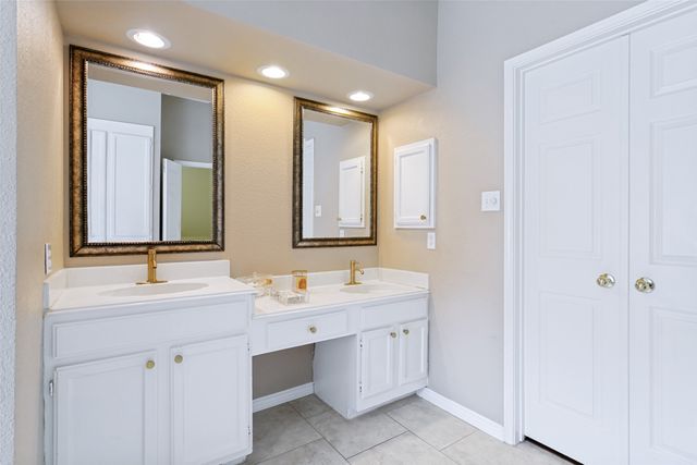 5217 Shadow Glen Drive, Grapevine, TX 76051