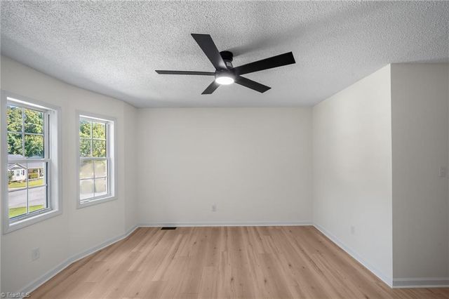 4 Oak Ridge Drive, Thomasville, NC 27360