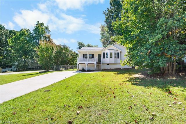 4 Oak Ridge Drive, Thomasville, NC 27360