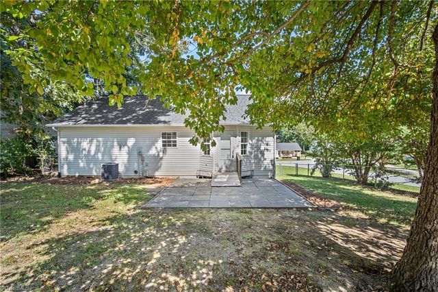 4 Oak Ridge Drive, Thomasville, NC 27360