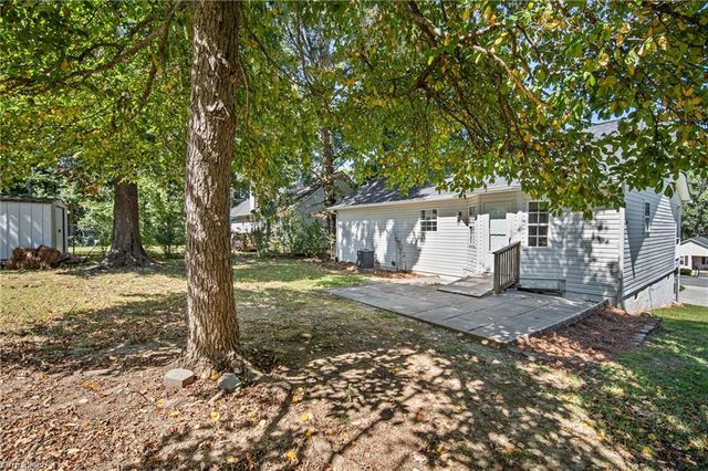 4 Oak Ridge Drive, Thomasville, NC 27360