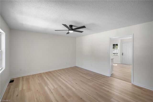4 Oak Ridge Drive, Thomasville, NC 27360