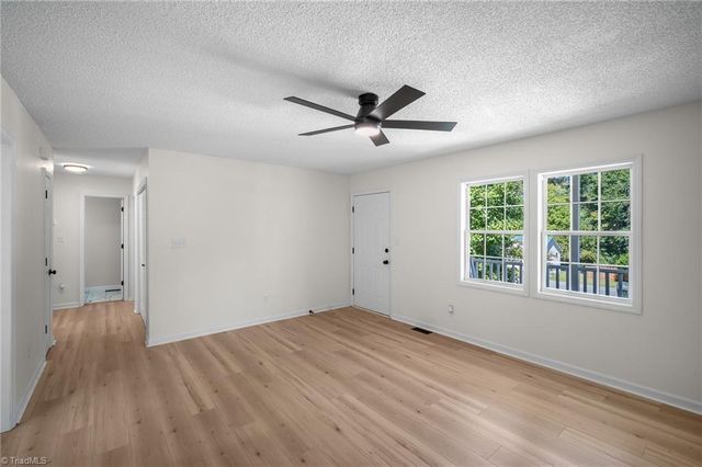 4 Oak Ridge Drive, Thomasville, NC 27360