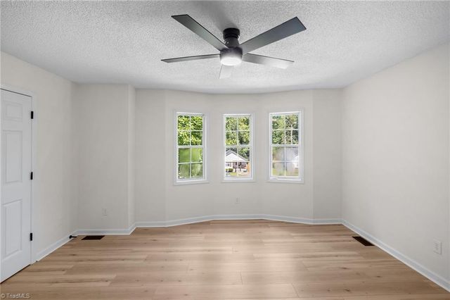 4 Oak Ridge Drive, Thomasville, NC 27360