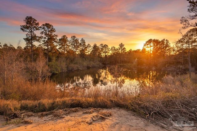 5015 Timber Ridge Dr, Pace, FL 32571