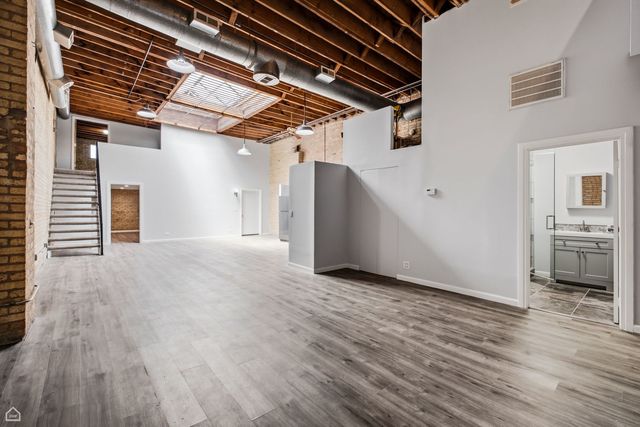 1742 N Mozart Street, Chicago, IL 60647