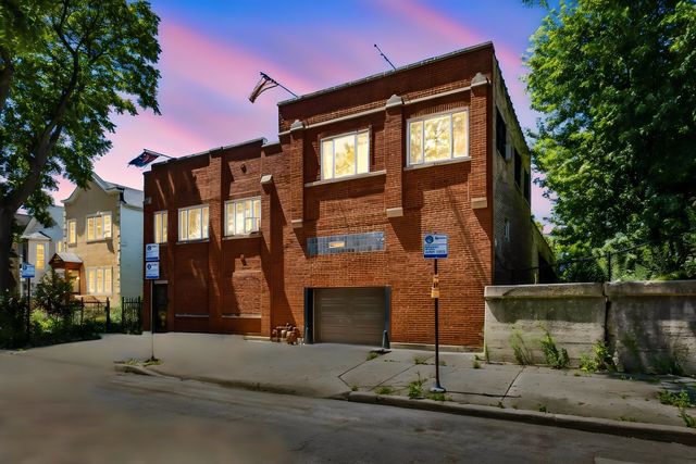 1742 N Mozart Street, Chicago, IL 60647