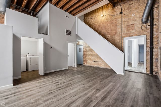 1742 N Mozart Street, Chicago, IL 60647
