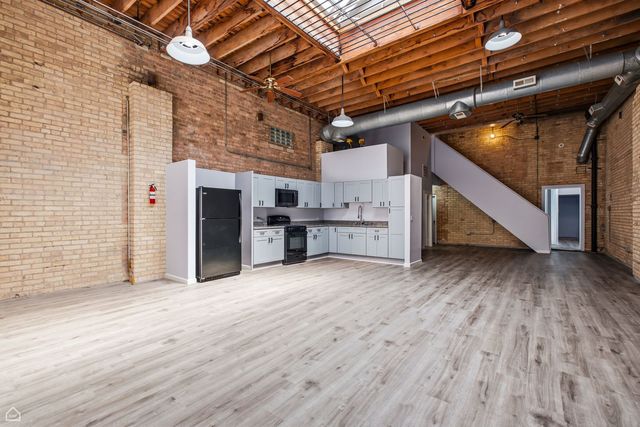 1742 N Mozart Street, Chicago, IL 60647