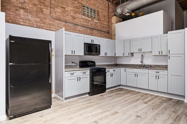 1742 N Mozart Street, Chicago, IL 60647