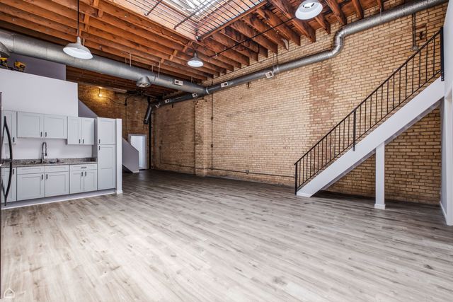 1742 N Mozart Street, Chicago, IL 60647