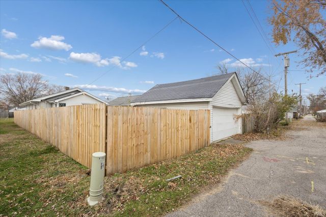 1002 Alabama Street, Mishawaka, IN 46544