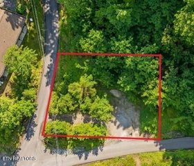 303 Silverbell Lane, Gatlinburg, TN 37738
