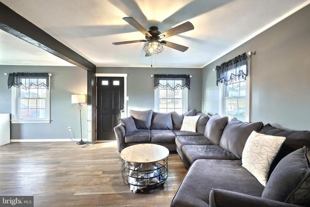 290 NEFF RD, Red Lion, PA 17356