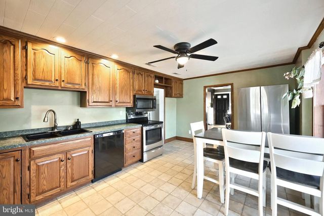 290 NEFF RD, Red Lion, PA 17356