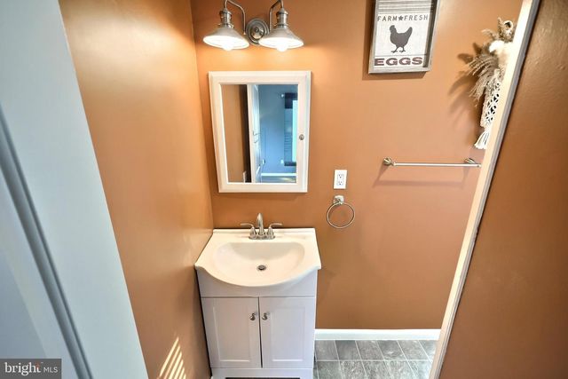 290 NEFF RD, Red Lion, PA 17356