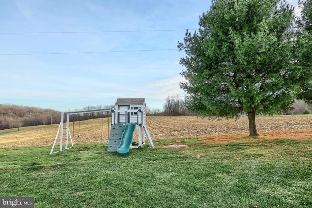 290 NEFF RD, Red Lion, PA 17356