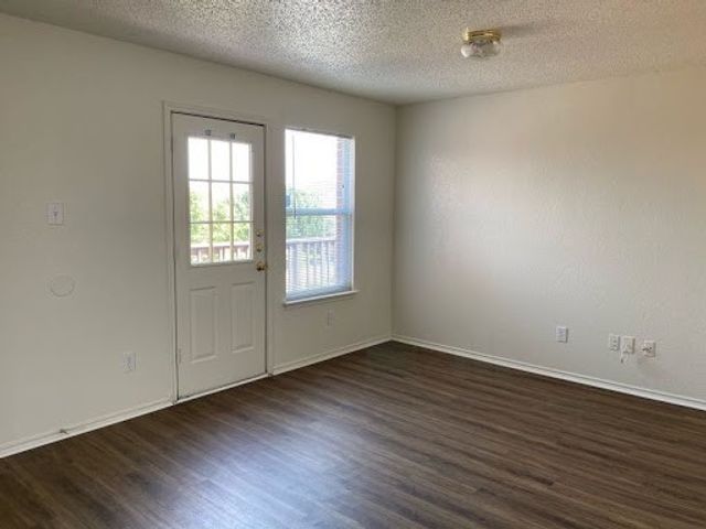 1101 Mustang Ridge Drive, Fort Worth, TX 76052