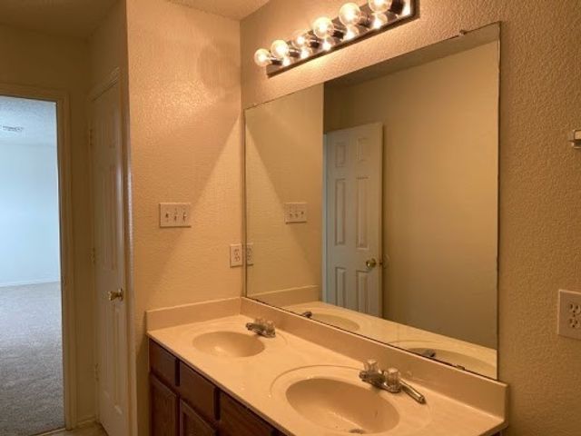 1101 Mustang Ridge Drive, Fort Worth, TX 76052