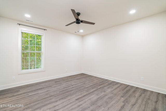 521 Clifty St, Harriman, TN 37748