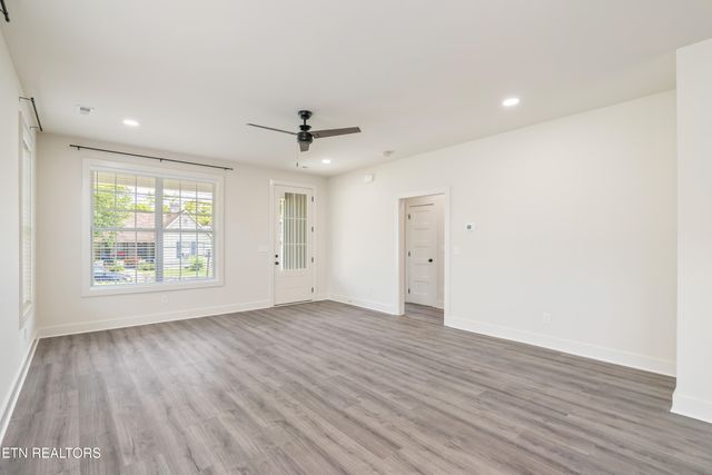 521 Clifty St, Harriman, TN 37748