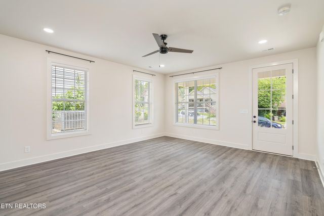 521 Clifty St, Harriman, TN 37748