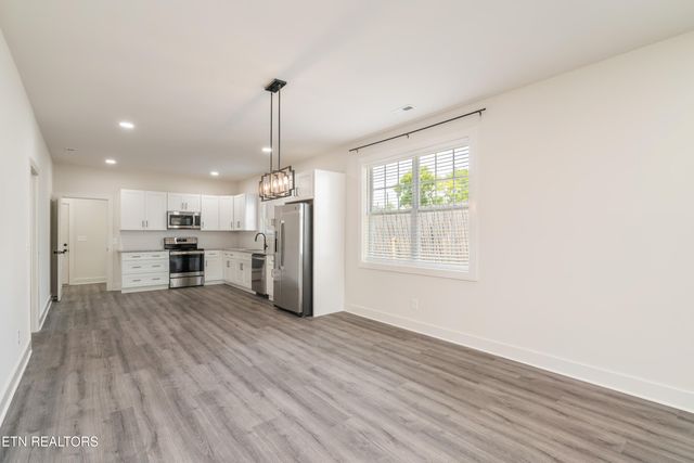 521 Clifty St, Harriman, TN 37748