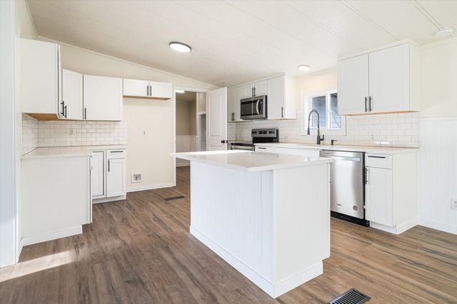 36015 N MILAN-ELK Rd, Chattaroy, WA 99003