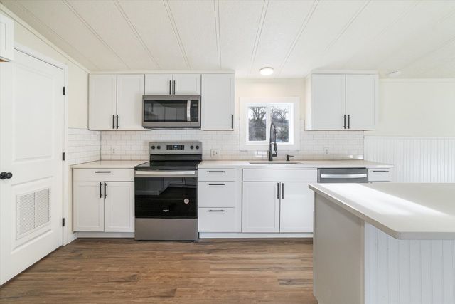 36015 N MILAN-ELK Rd, Chattaroy, WA 99003