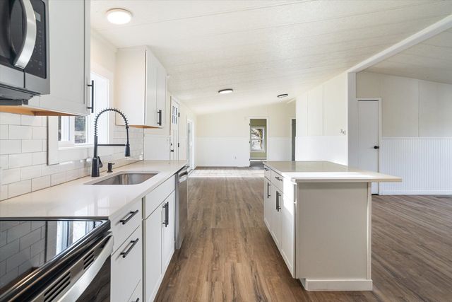 36015 N MILAN-ELK Rd, Chattaroy, WA 99003