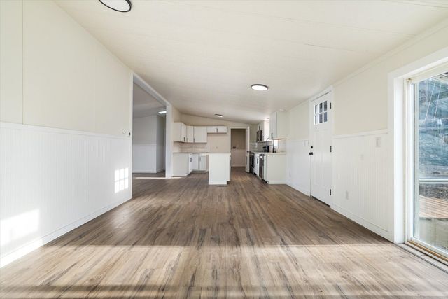 36015 N MILAN-ELK Rd, Chattaroy, WA 99003