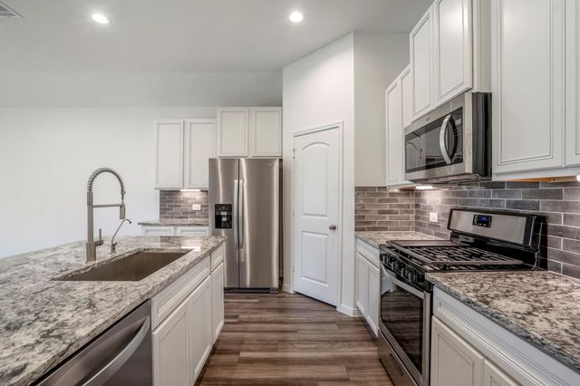 922 Youth Water Road, Montgomery, TX 77316