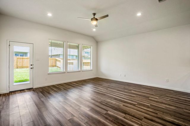 922 Youth Water Road, Montgomery, TX 77316