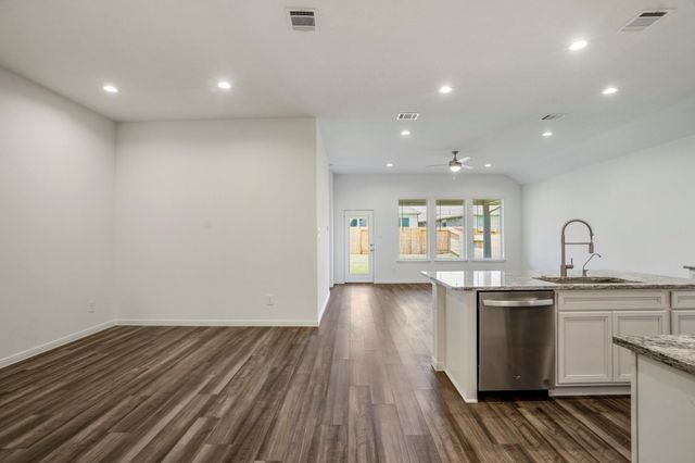 922 Youth Water Road, Montgomery, TX 77316