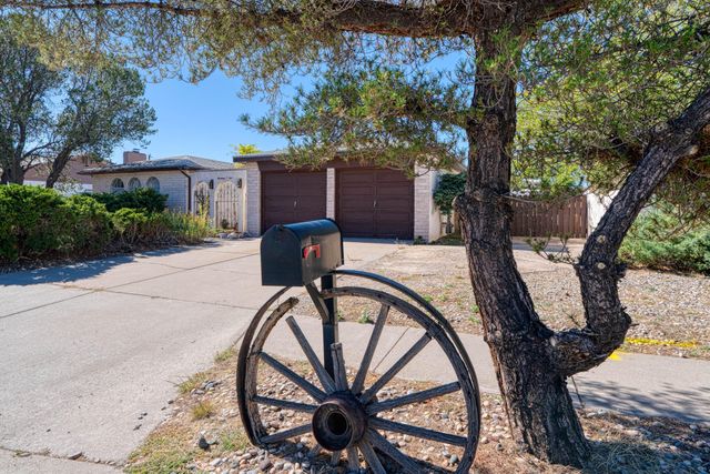 1701 Chelwood Park Boulevard NE, Albuquerque, NM 87112