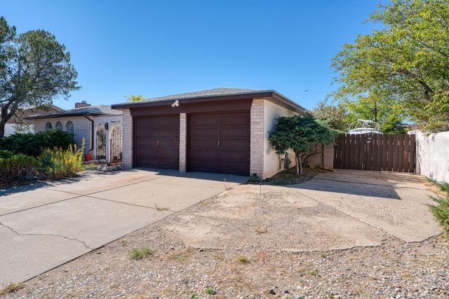 1701 Chelwood Park Boulevard NE, Albuquerque, NM 87112