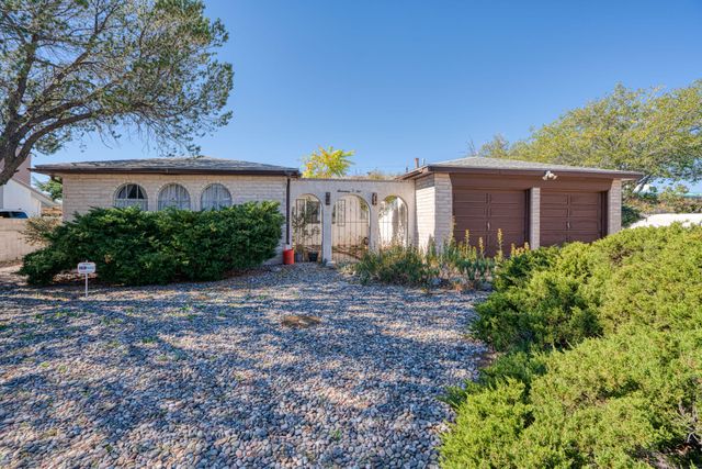 1701 Chelwood Park Boulevard NE, Albuquerque, NM 87112