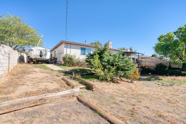 1701 Chelwood Park Boulevard NE, Albuquerque, NM 87112