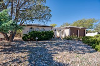 1701 Chelwood Park Boulevard NE, Albuquerque, NM 87112