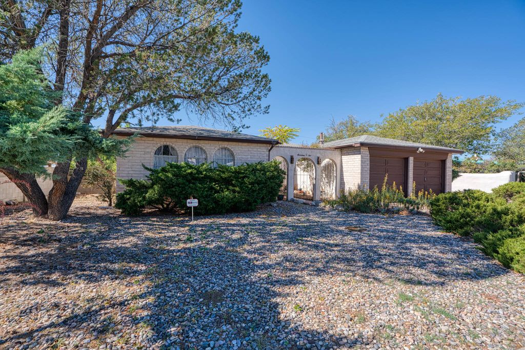 1701 Chelwood Park Boulevard NE, Albuquerque, NM 87112