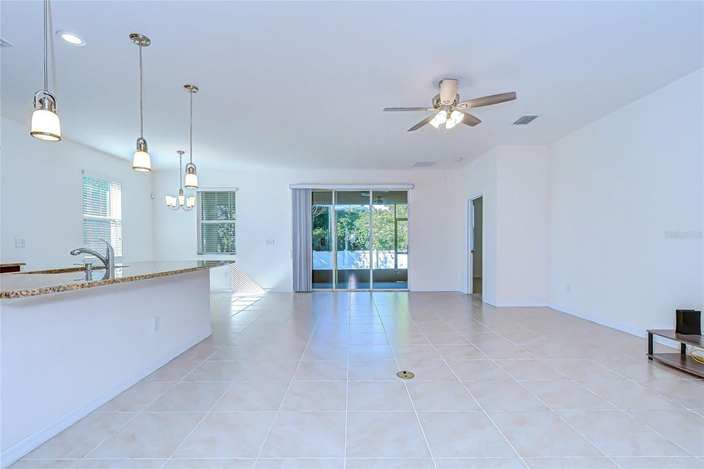 Image 11 of property listing at 10434 SCENIC HOLLOW DRIVE, Riverview, FL 33578