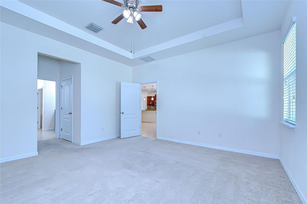 Image 13 of property listing at 10434 SCENIC HOLLOW DRIVE, Riverview, FL 33578