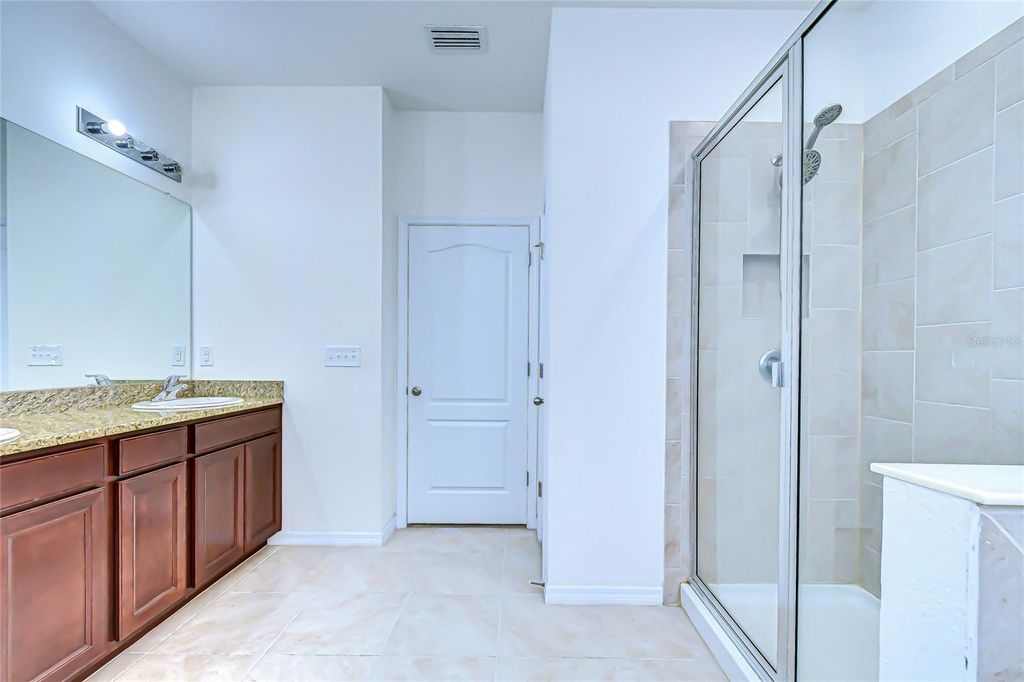 Image 14 of property listing at 10434 SCENIC HOLLOW DRIVE, Riverview, FL 33578