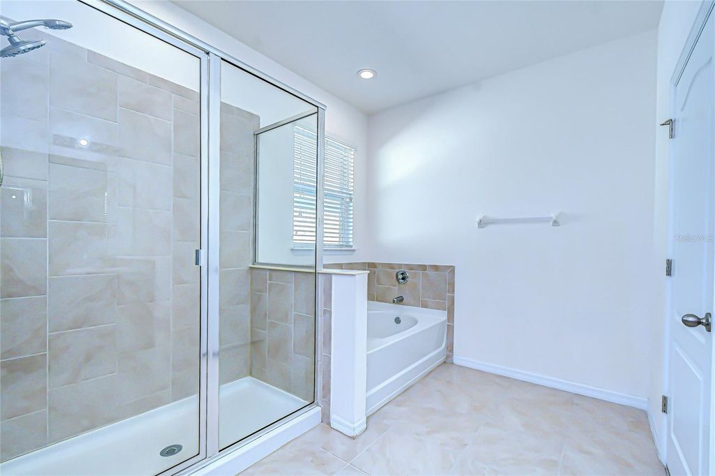 Image 15 of property listing at 10434 SCENIC HOLLOW DRIVE, Riverview, FL 33578