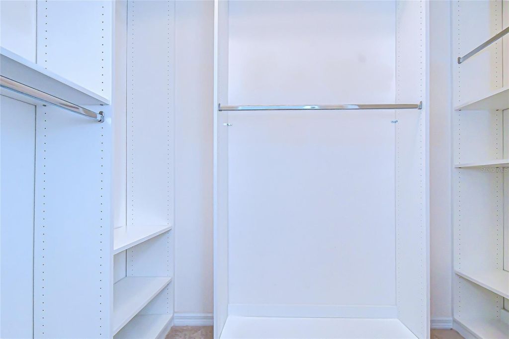 Image 17 of property listing at 10434 SCENIC HOLLOW DRIVE, Riverview, FL 33578