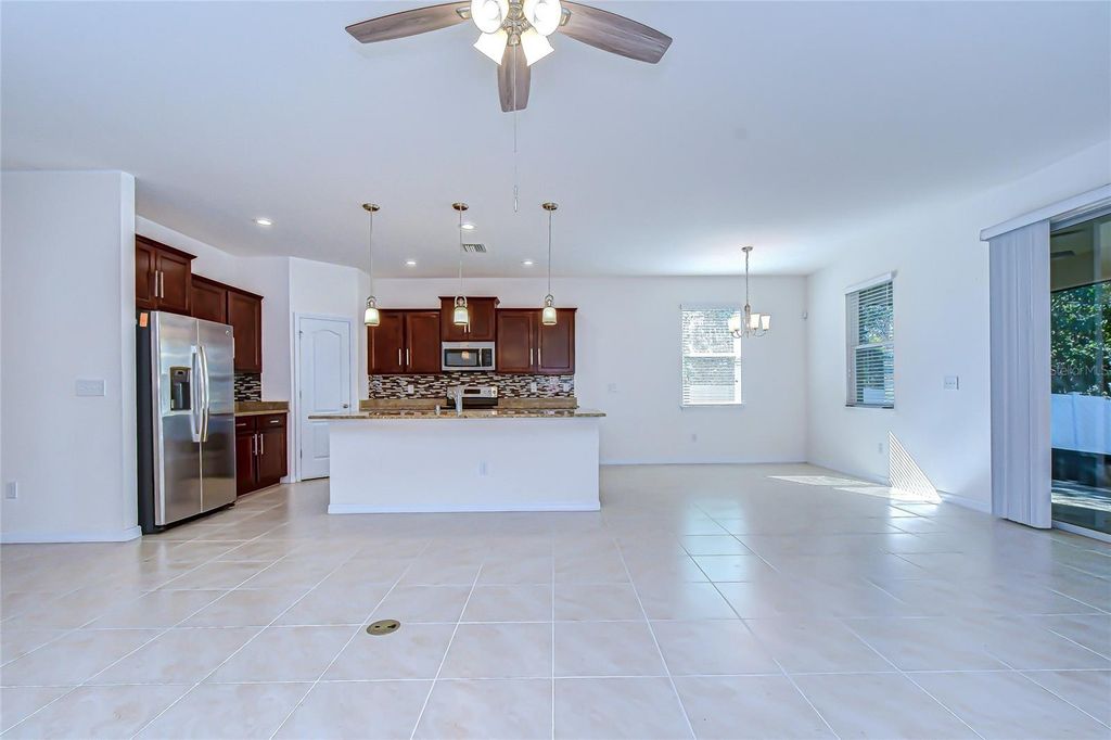 Image 6 of property listing at 10434 SCENIC HOLLOW DRIVE, Riverview, FL 33578