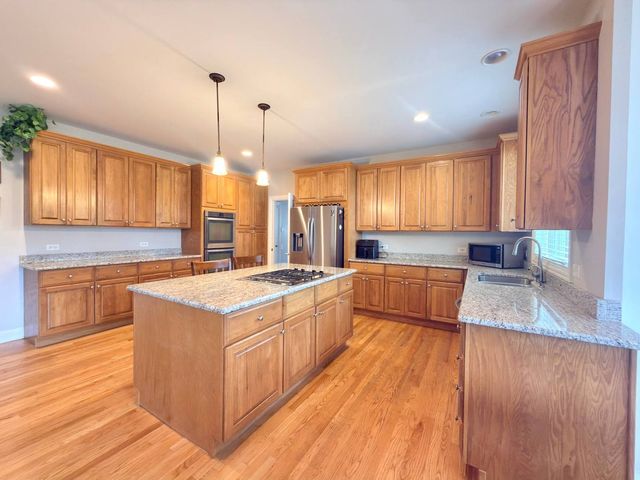 28278 Gray Barn Lane, Lake Barrington, IL 60010