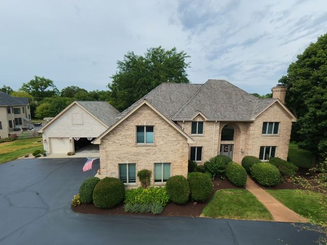 28278 Gray Barn Lane, Lake Barrington, IL 60010