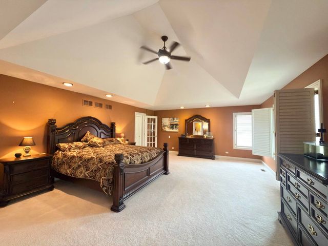 28278 Gray Barn Lane, Lake Barrington, IL 60010